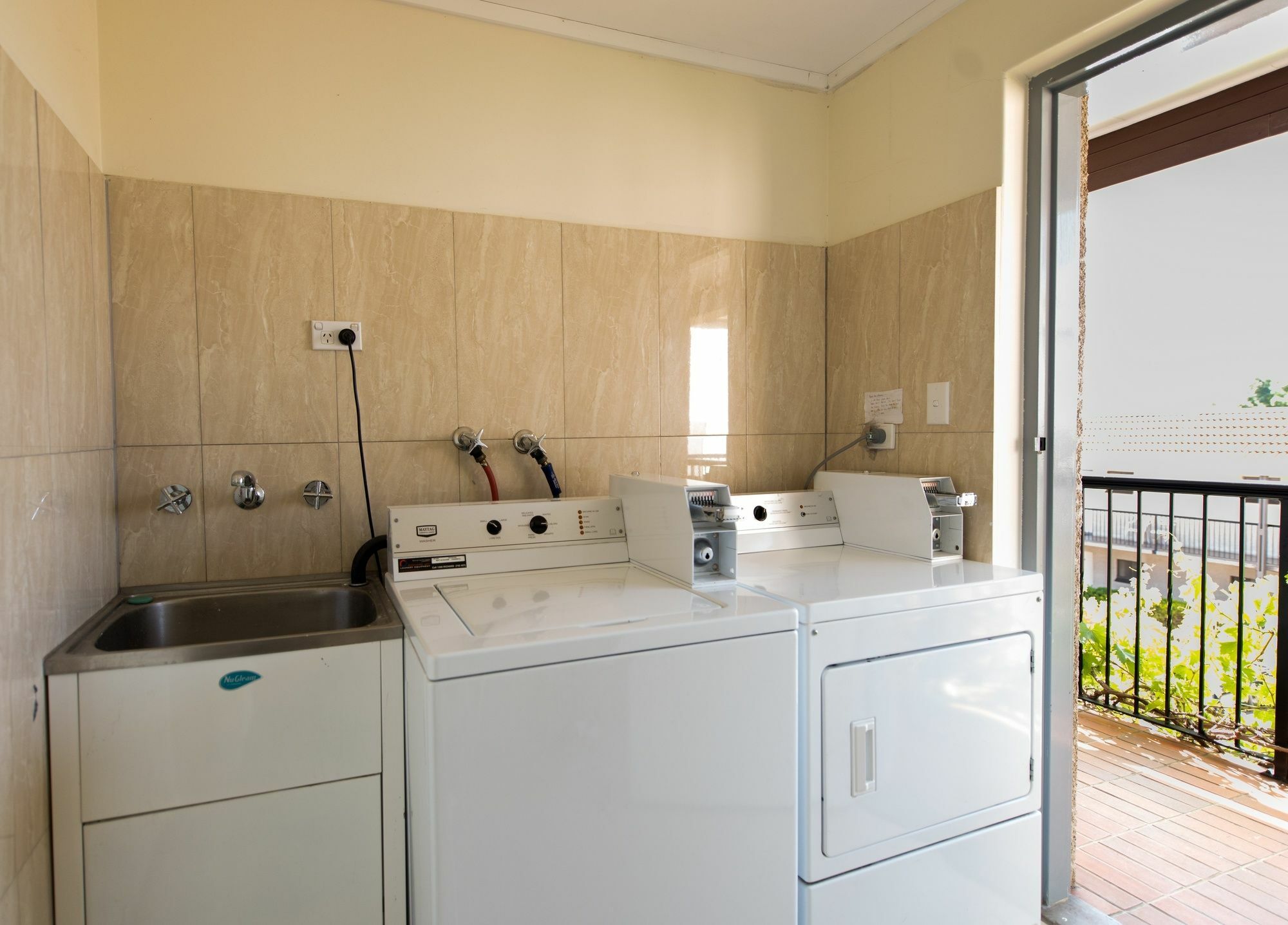 Adelaide Granada Motor Inn Экстерьер фото